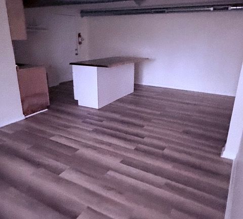2nd image of 65 Peter St Floor 1
