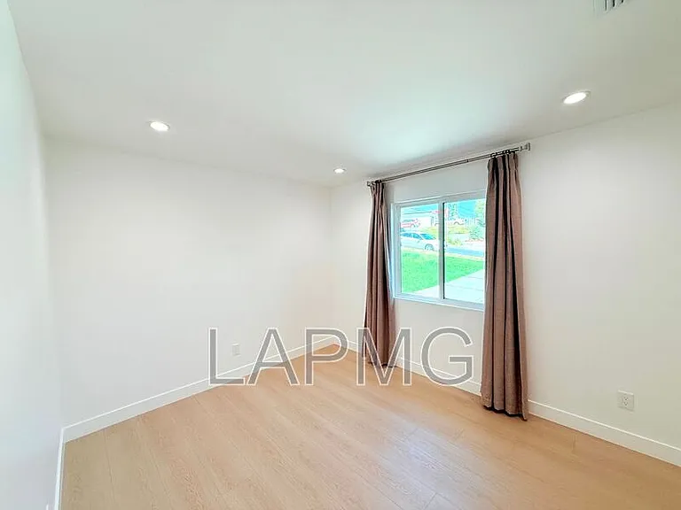 10839 Fellows Ave #10839 — Photo 15