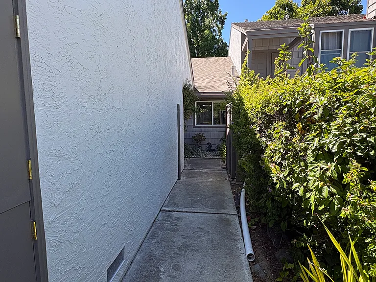 848 Erickson Ln — Photo 4