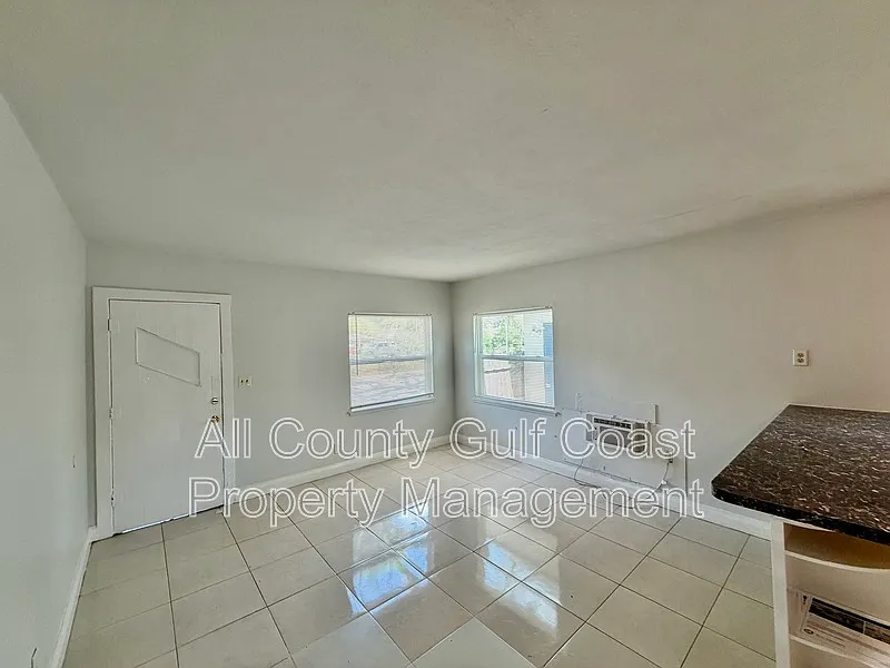 1 bed, 1.0 bath, 500 sqft, $1,045 — Photo 2