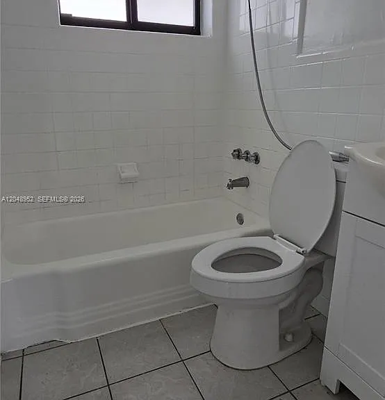 654 W 29th St #4 — Photo 9