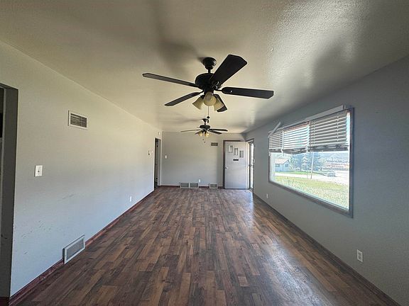 3rd image of 127 El Rancho Dr