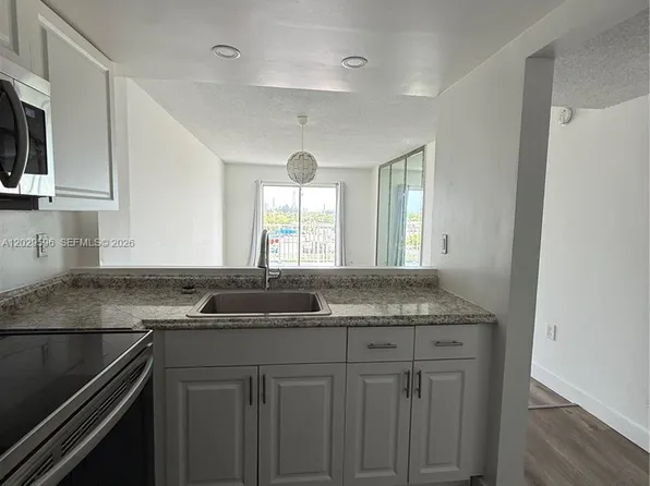 16465 NE 22nd Ave APT 610, North Miami Beach, FL 33160