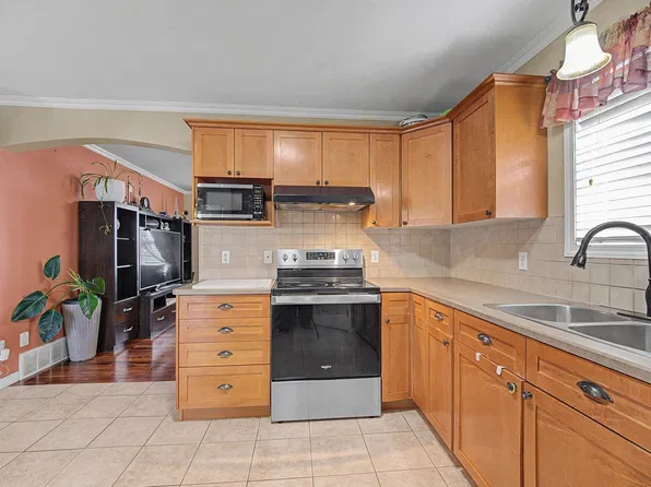 15619 45th St NW, Edmonton, AB T5Y 3G8