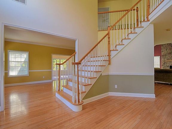 3rd image of 4 Danielle Dr