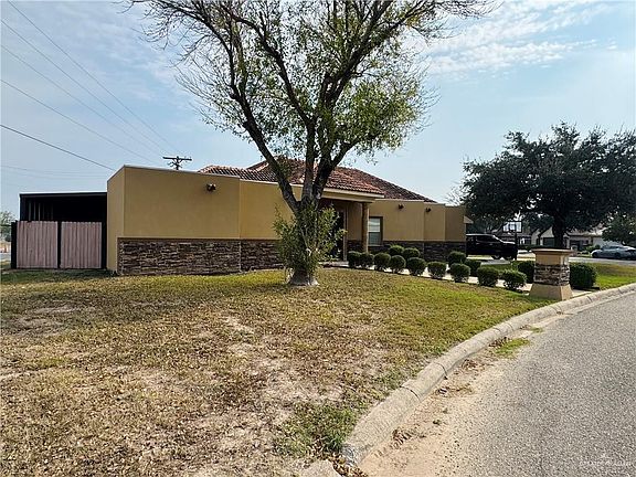 3rd image of 103 E Ciro Dr