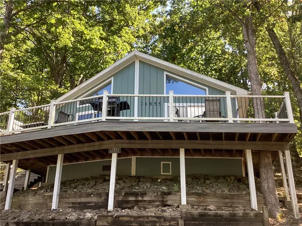 11855 White Oak Dr, Garfield, AR 72732