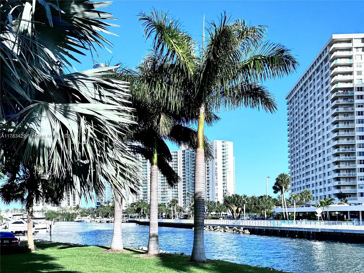 Building Photo - 400 Kings Point Dr #801