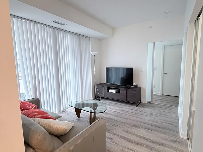 435 Richmond St W #814 — Photo 10