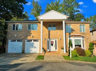 16 Prague Ct, Staten Island, NY 10309