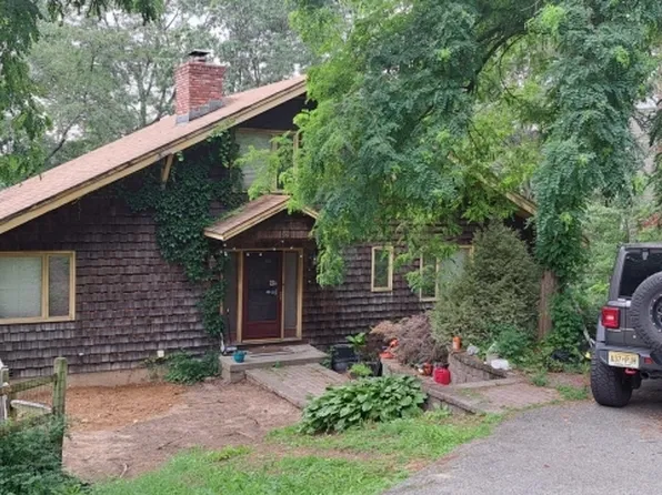 33 Lloyd Ave, Stanhope Boro, NJ 07874