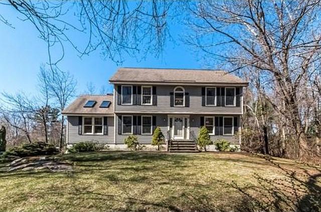 1st image of 9 Crosby Ln