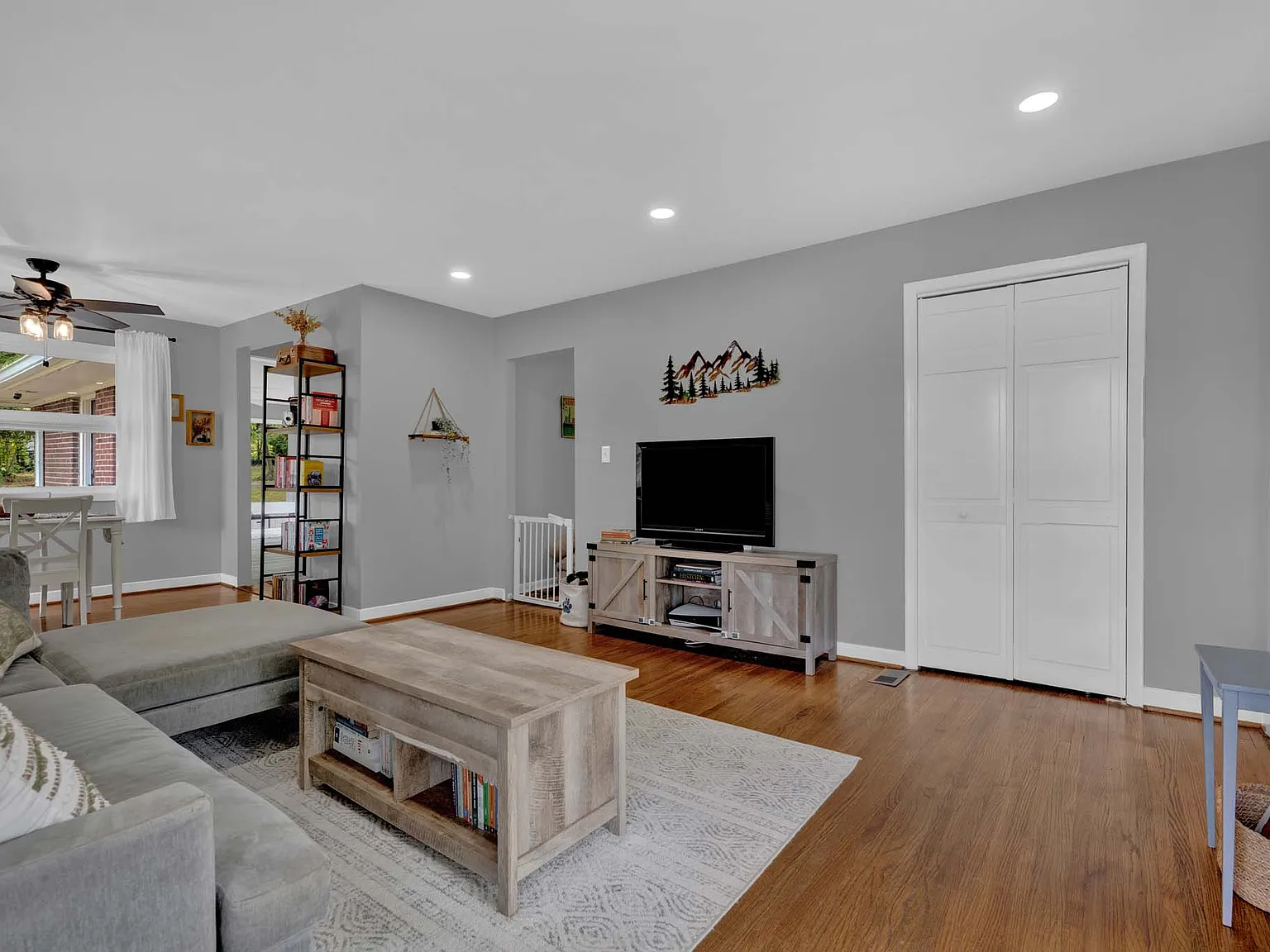3 bed, 1344 sqft, $1,900 — Photo 3