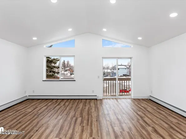 10305 Thuja Cir, Anchorage, AK 99519