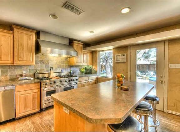 3rd image of 5971 Willow Ln