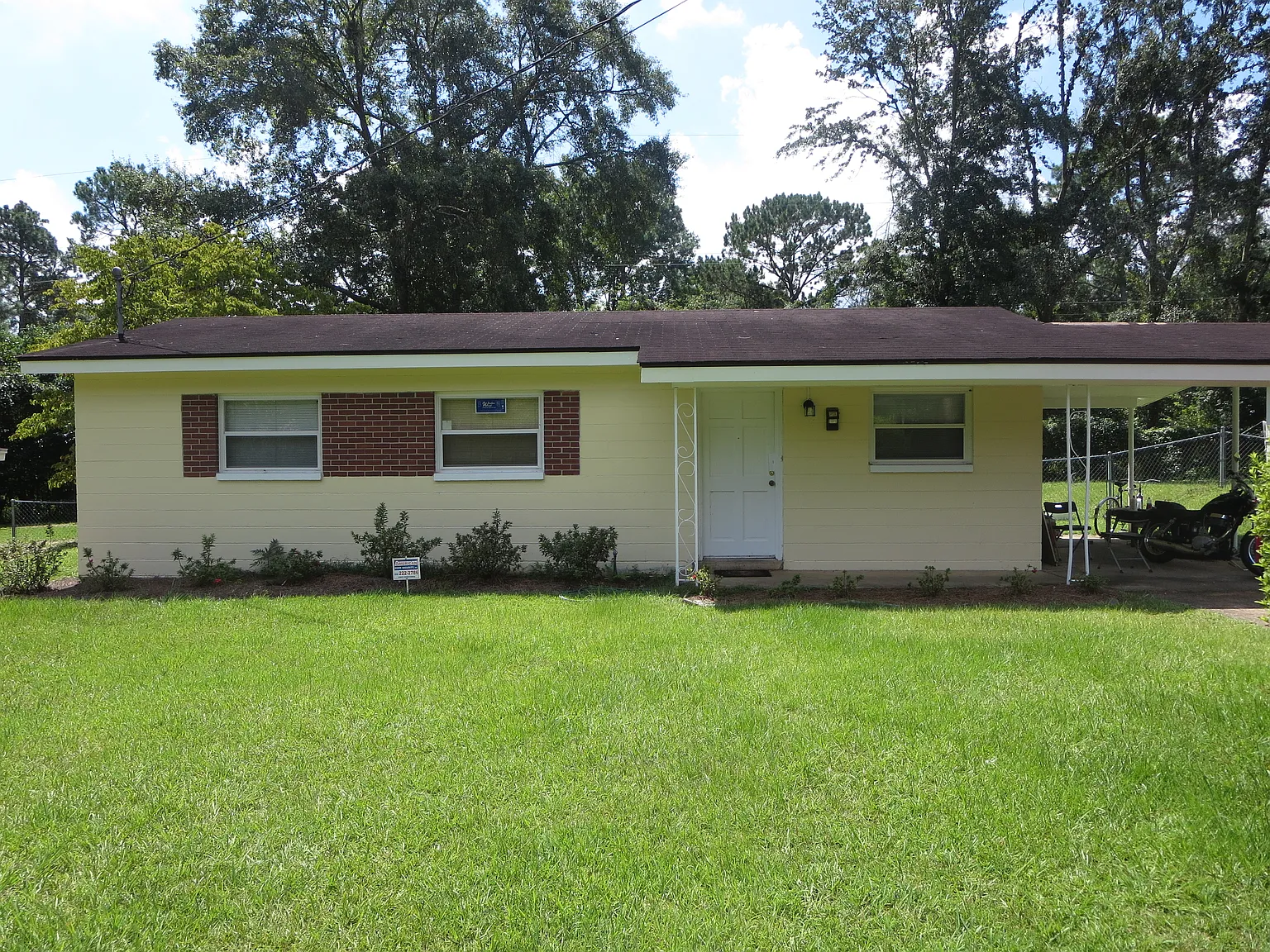3 bed, 1200 sqft, $1,450 — Photo 1