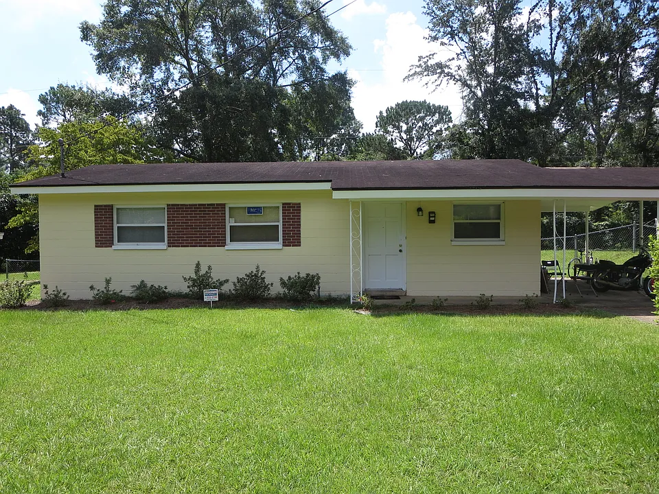 1613 Airport Dr