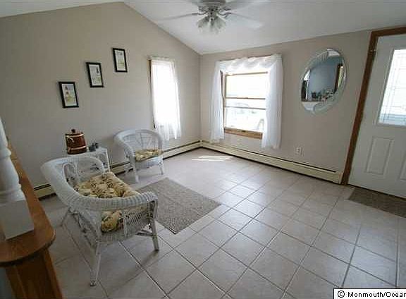 3rd image of 7 Saint Lawrence Ave