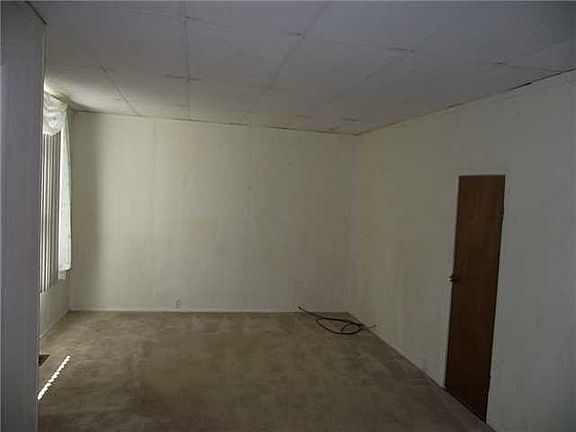 4th image of 175 Bacon St