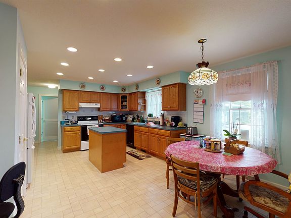 3rd image of 104 Brandylion Ct
