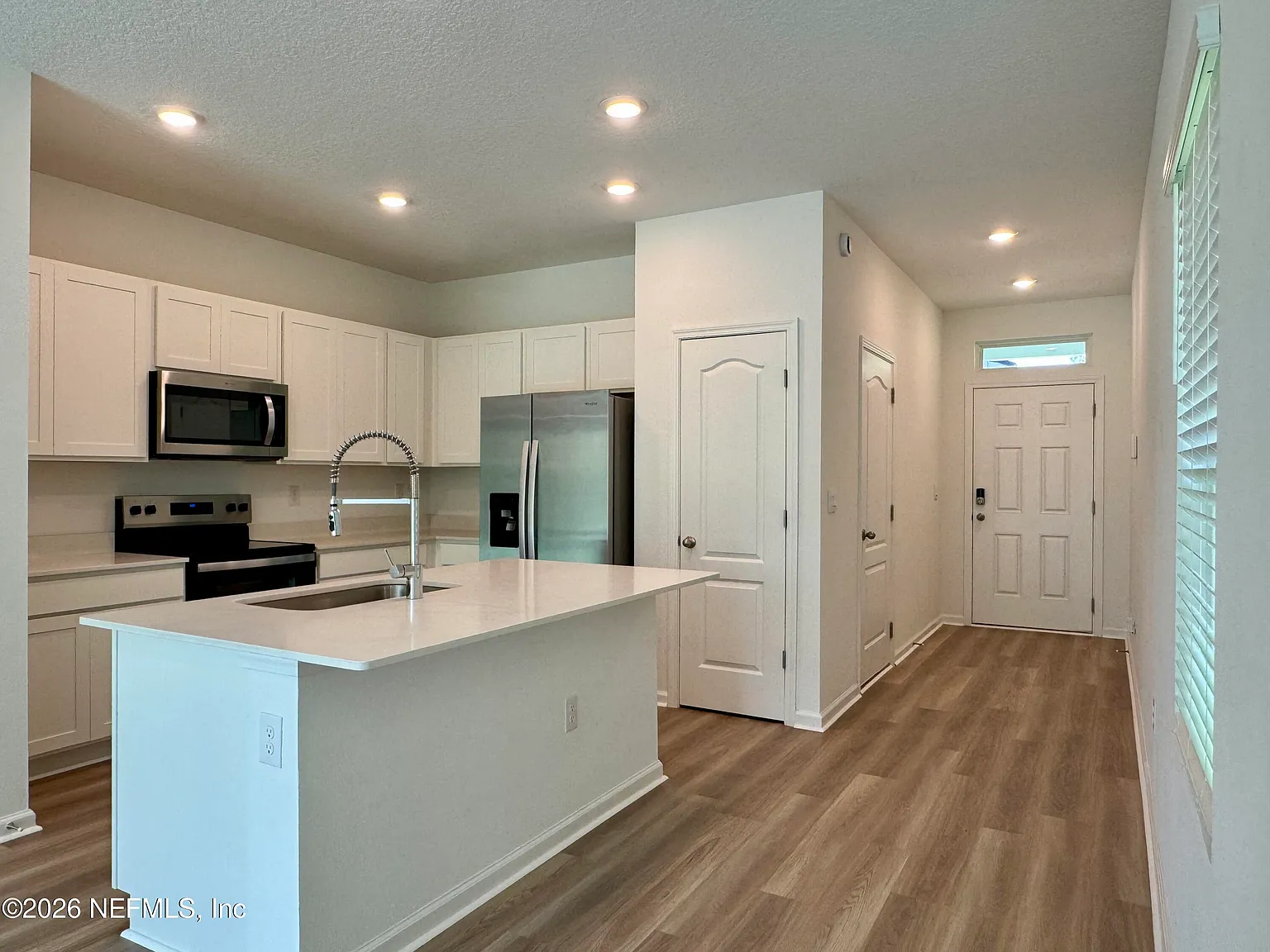 3 bed, 2.5 bath, 1400 sqft, $1,850 — Photo 3