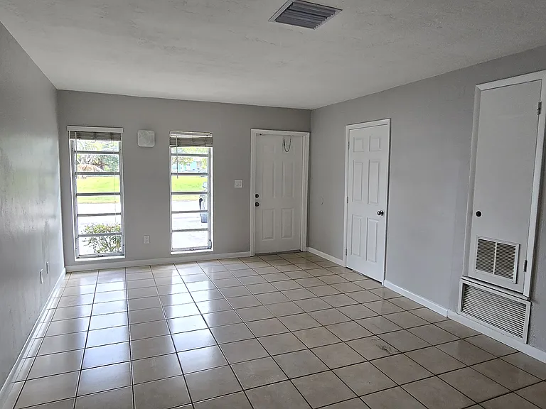 19572 NW 29th Pl — Photo 16