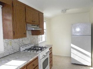 174 Sherman St, Lynbrook, NY 11563