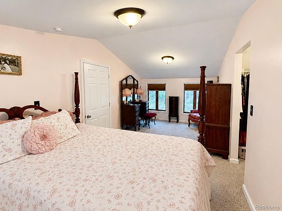9th image of 20205 Saint Francis St