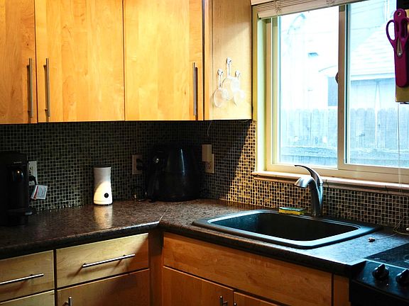 2nd image of 1210 N Downing St
