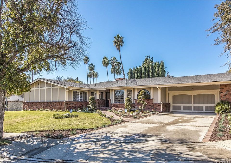 1st image of 4601 La Cesta Pl