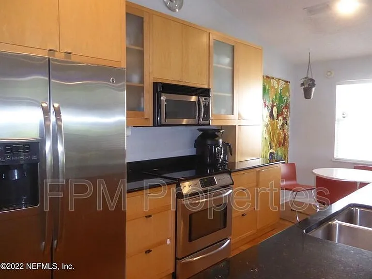 625 11th Ave S — Photo 10
