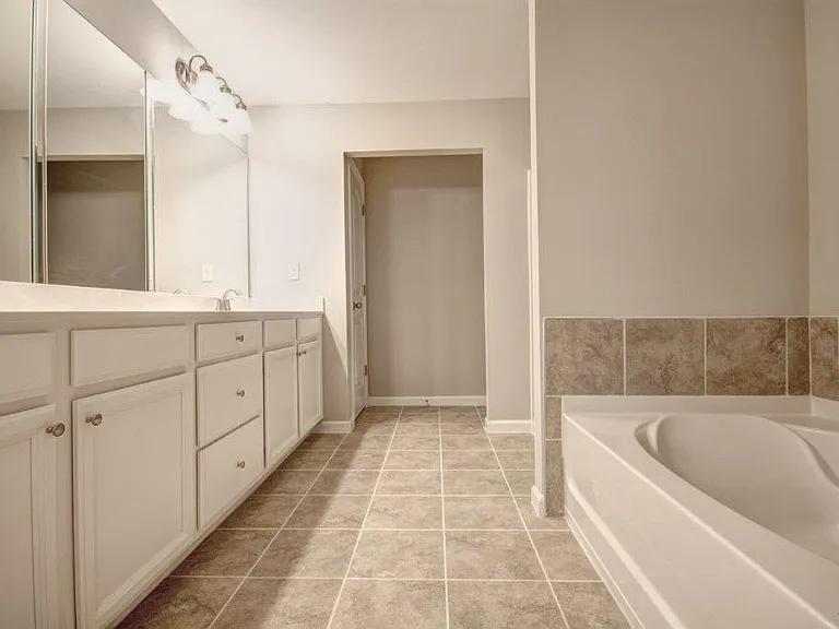 521 Coral St — Photo 16