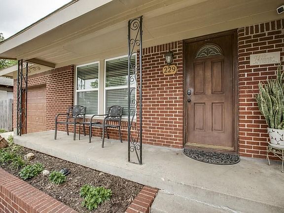 3rd image of 229 Oak Dr E