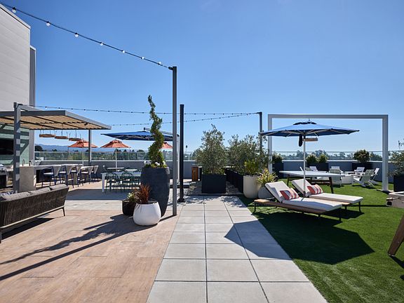 4th image of 800 Pacific Ave #430