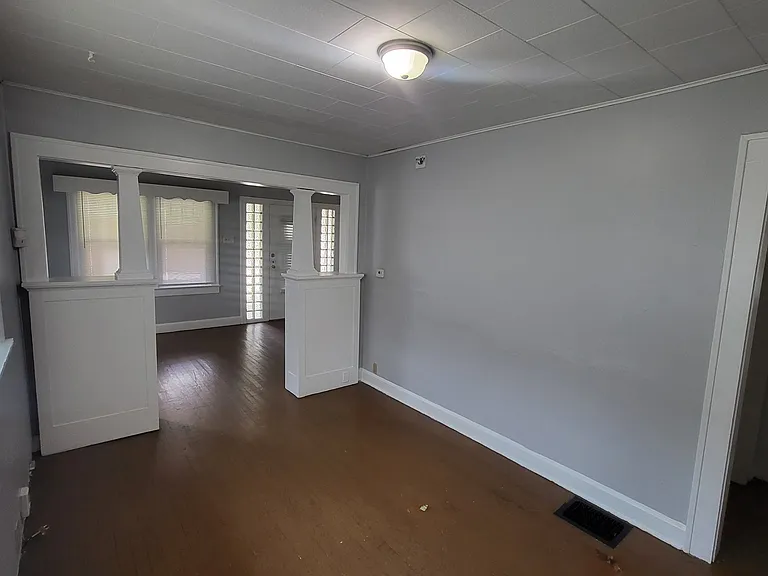 1527 N Chester Ave — Photo 5