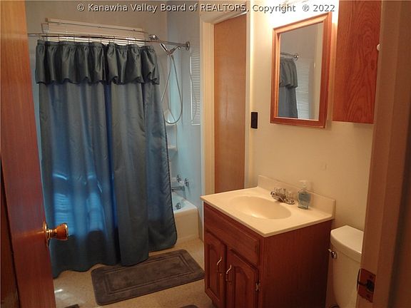 3rd image of 614 N Orchard Dr