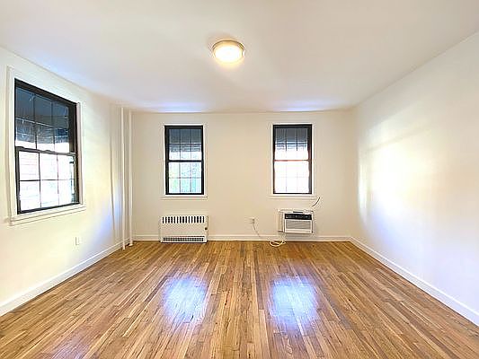 1st image of 209 7th Ave #2