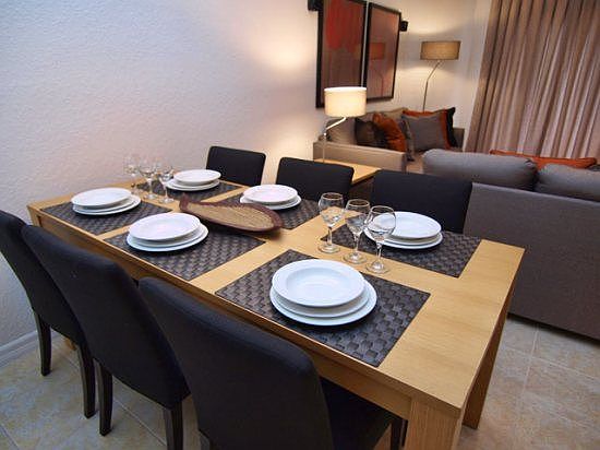 RO3T2704B-formal-dining-area
