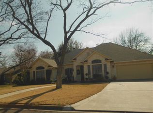 325 Mahan St, Meadowlakes, TX 78654