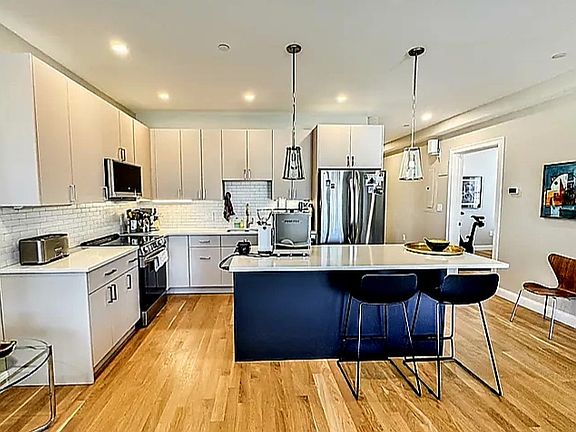 2nd image of 40 Waverly St
