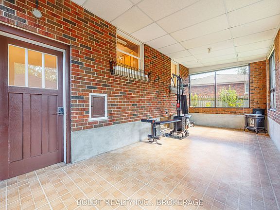 2nd image of 127 Louth St Unit 2