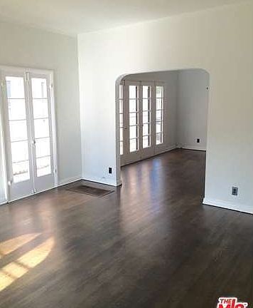 4th image of 910 S Sycamore Ave