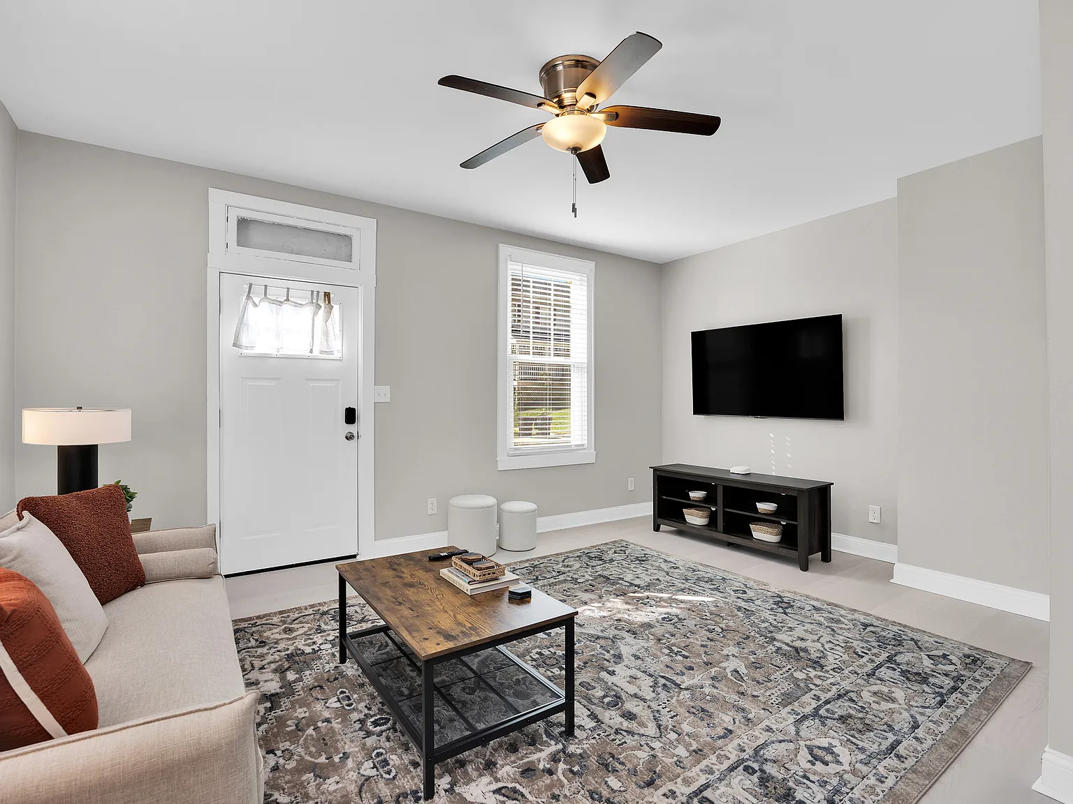 2 bed, 1.5 bath, 1374 sqft, $2,950 — Photo 2