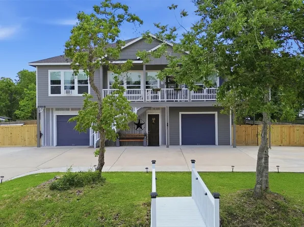 613 Oakdale St, Shoreacres, TX 77571