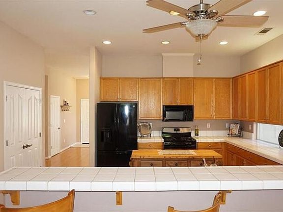 5th image of 1471 Claremont Dr