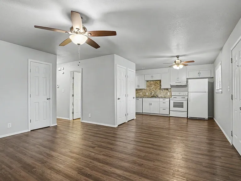 15351 W Highway 66 Hwy #E — Photo 7