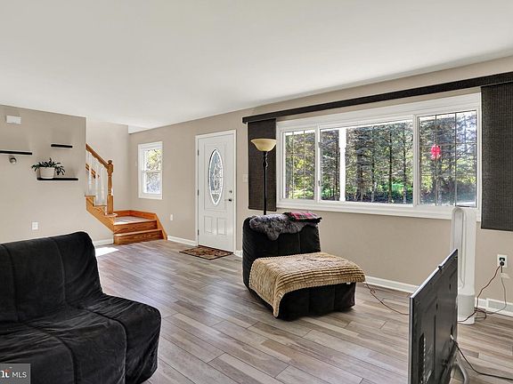 5th image of 324 Grove Rd