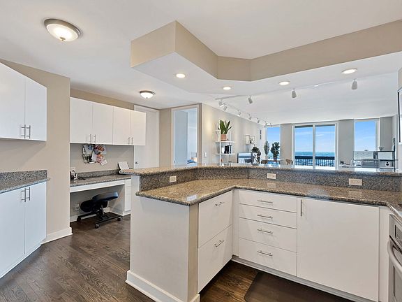 2nd image of 1660 N La Salle St #4008