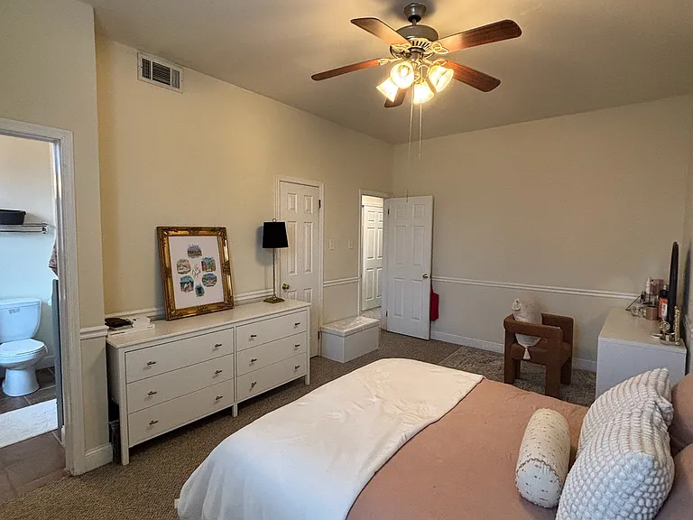 2034 Green St #C — Photo 15