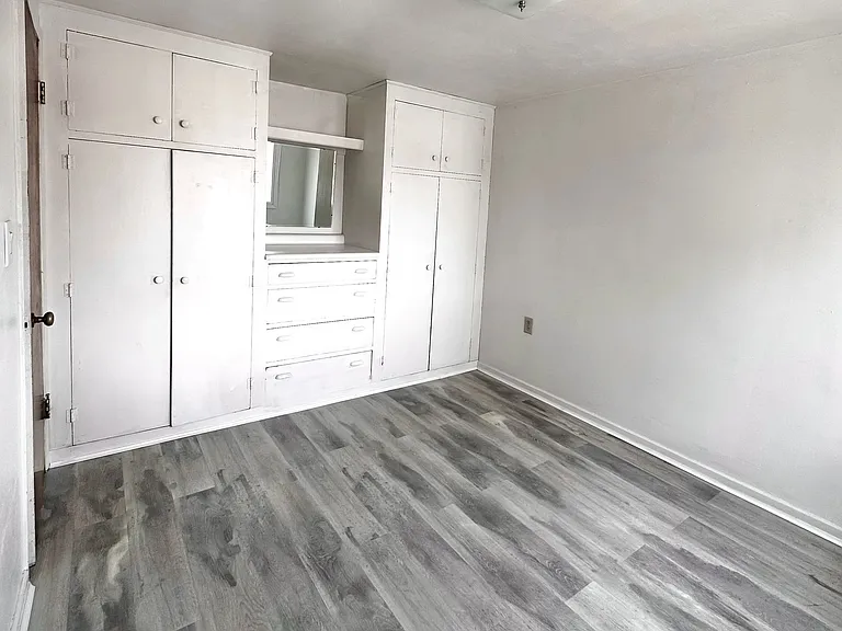 1110 S Main St — Photo 13